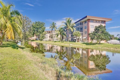 Condo in Lauderdale Lakes, Florida, 1 bedroom  № 1688704 - photo 24
