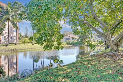 Condo in Lauderdale Lakes, Florida, 1 bedroom  № 1688704 - photo 25