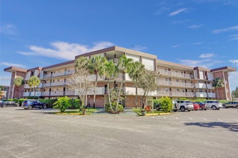 Condo in Lauderdale Lakes, Florida, 1 bedroom  № 1688704 - photo 22