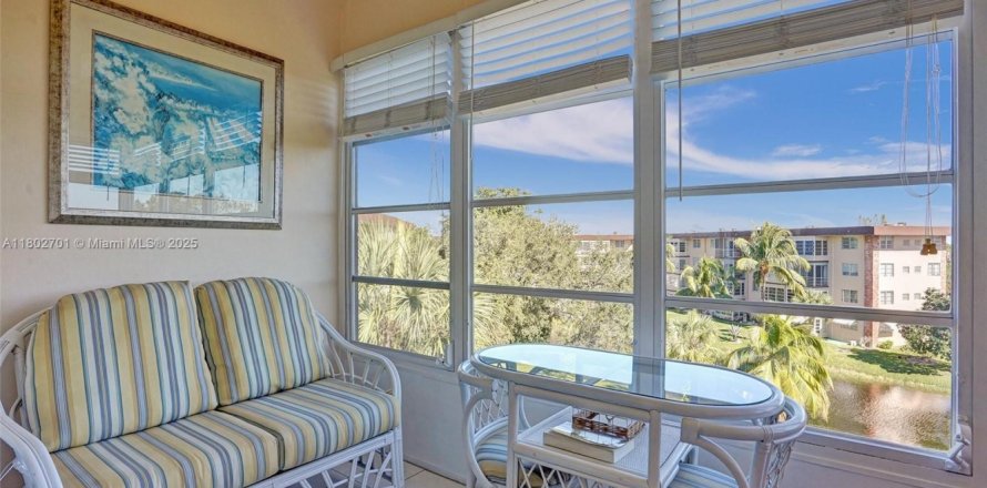 Condo in Lauderdale Lakes, Florida, 1 bedroom № 1688704