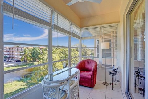 Condo in Lauderdale Lakes, Florida, 1 bedroom  № 1688704 - photo 3