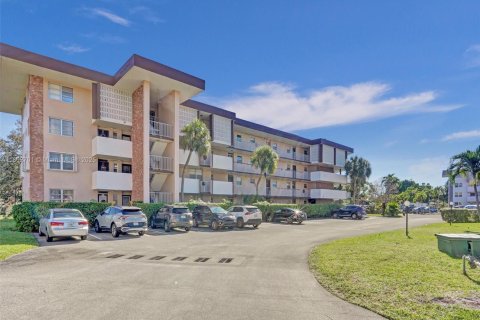 Condo in Lauderdale Lakes, Florida, 1 bedroom  № 1688704 - photo 23