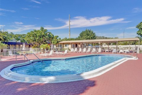 Condo in Lauderdale Lakes, Florida, 1 bedroom  № 1688704 - photo 26