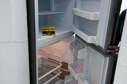 Снять в аренду квартиру в Майами, Флорида 1 спальня, № 1989457 - фото 3