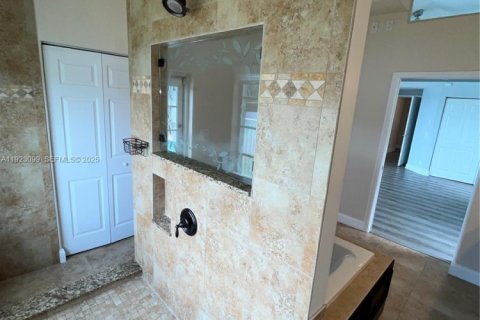 House in Weston, Florida 5 bedrooms, 274.34 sq.m. № 1976811 - photo 22