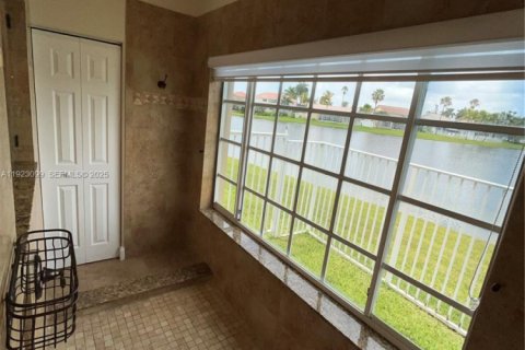 House in Weston, Florida 5 bedrooms, 274.34 sq.m. № 1976811 - photo 21