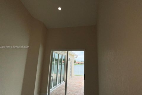House in Weston, Florida 5 bedrooms, 274.34 sq.m. № 1976811 - photo 25