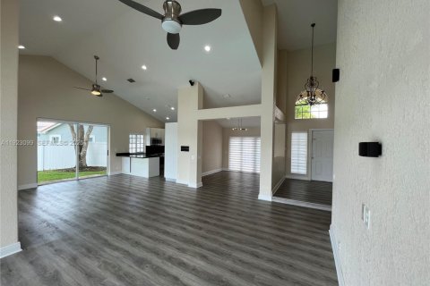 House in Weston, Florida 5 bedrooms, 274.34 sq.m. № 1976811 - photo 7