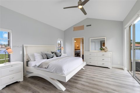 House in Weston, Florida 5 bedrooms, 274.34 sq.m. № 1976811 - photo 17