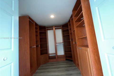 House in Weston, Florida 5 bedrooms, 274.34 sq.m. № 1976811 - photo 18