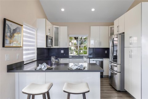 House in Weston, Florida 5 bedrooms, 274.34 sq.m. № 1976811 - photo 10