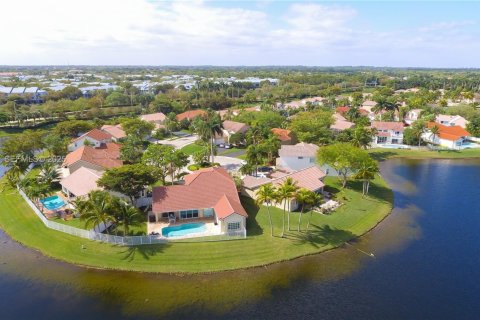 House in Weston, Florida 5 bedrooms, 274.34 sq.m. № 1976811