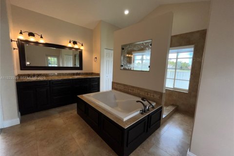 House in Weston, Florida 5 bedrooms, 274.34 sq.m. № 1976811 - photo 20