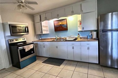 Villa ou maison à louer à Sarasota, Floride: 2 chambres, 122.63 m2 № 2431840 - photo 5