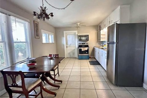 Villa ou maison à louer à Sarasota, Floride: 2 chambres, 122.63 m2 № 2431840 - photo 6