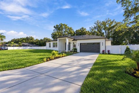 House in Land O' Lakes, Florida 4 bedrooms, 220.55 sq.m. № 2426946 - photo 3