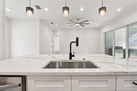 House in Land O' Lakes, Florida 4 bedrooms, 220.55 sq.m. № 2426946 - photo 18