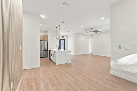 House in Land O' Lakes, Florida 4 bedrooms, 220.55 sq.m. № 2426946 - photo 17