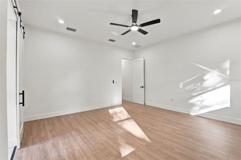 House in Land O' Lakes, Florida 4 bedrooms, 220.55 sq.m. № 2426946 - photo 20