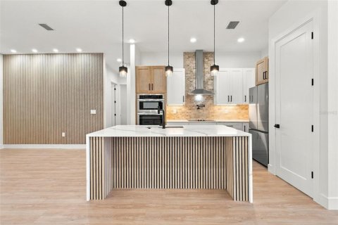 House in Land O' Lakes, Florida 4 bedrooms, 220.55 sq.m. № 2426946 - photo 7