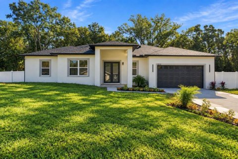 House in Land O' Lakes, Florida 4 bedrooms, 220.55 sq.m. № 2426946 - photo 2