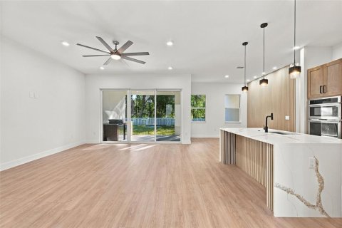 House in Land O' Lakes, Florida 4 bedrooms, 220.55 sq.m. № 2426946 - photo 6