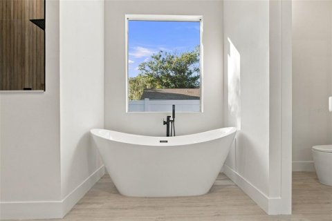 House in Land O' Lakes, Florida 4 bedrooms, 220.55 sq.m. № 2426946 - photo 21