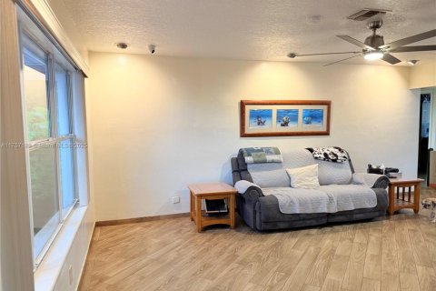 House in Plantation, Florida 3 bedrooms, 154.78 sq.m. № 1739920 - photo 7