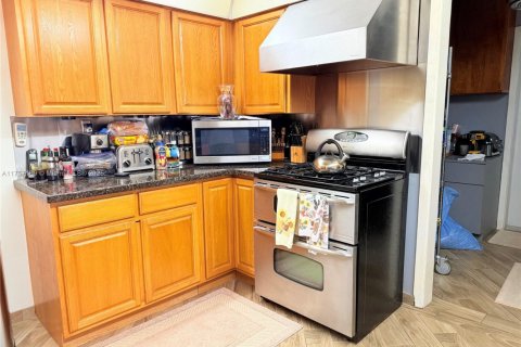 House in Plantation, Florida 3 bedrooms, 154.78 sq.m. № 1739920 - photo 16