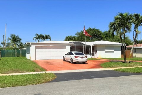 House in Plantation, Florida 3 bedrooms, 154.78 sq.m. № 1739920 - photo 2