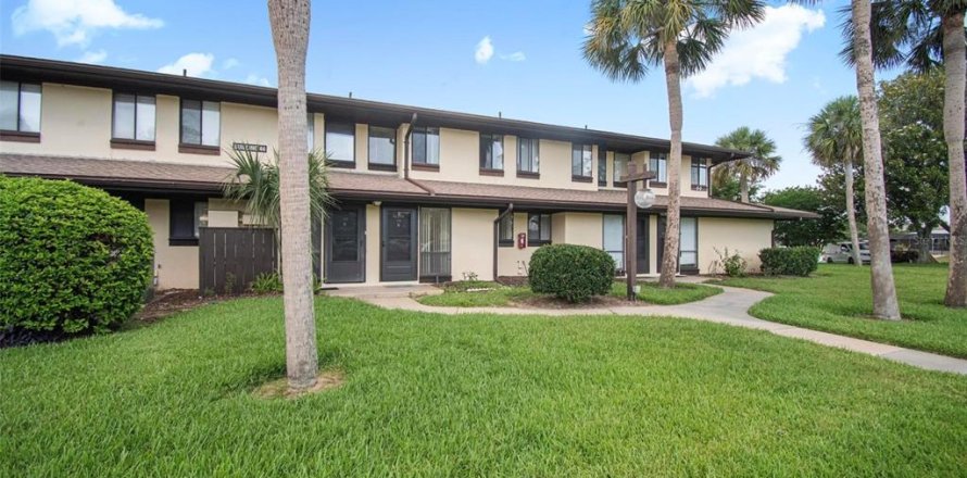 Townhouse in Palm Coast, Florida 2 bedrooms, 104.7 sq.m. № 2097067