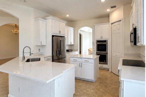 Casa en venta en Kissimmee, Florida, 5 dormitorios, 401.62 m2 № 2412655 - foto 21