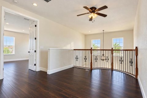 Casa en venta en Kissimmee, Florida, 5 dormitorios, 401.62 m2 № 2412655 - foto 7