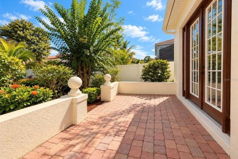Casa en venta en Kissimmee, Florida, 5 dormitorios, 401.62 m2 № 2412655 - foto 5