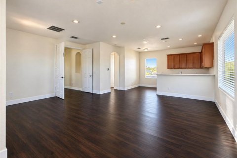 Casa en venta en Kissimmee, Florida, 5 dormitorios, 401.62 m2 № 2412655 - foto 8