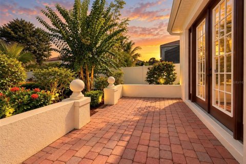 Casa en venta en Kissimmee, Florida, 5 dormitorios, 401.62 m2 № 2412655 - foto 4