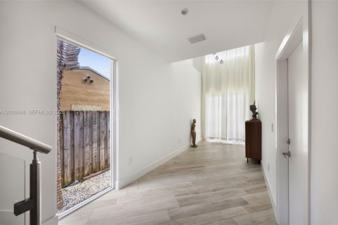 Touwnhouse à vendre à Miami, Floride: 3 chambres, 222.97 m2 № 2170734 - photo 3