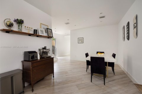 Touwnhouse à vendre à Miami, Floride: 3 chambres, 222.97 m2 № 2170734 - photo 5