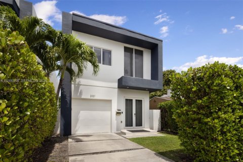 Touwnhouse à Miami, Floride 3 chambres, 222.97 m2 № 2170734