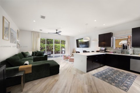 Touwnhouse à vendre à Miami, Floride: 3 chambres, 222.97 m2 № 2170734 - photo 10
