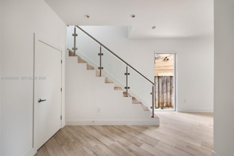 Touwnhouse à vendre à Miami, Floride: 3 chambres, 222.97 m2 № 2170734 - photo 4
