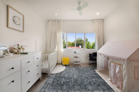 Touwnhouse à vendre à Miami, Floride: 3 chambres, 222.97 m2 № 2170734 - photo 13