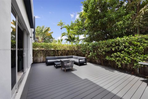 Touwnhouse à vendre à Miami, Floride: 3 chambres, 222.97 m2 № 2170734 - photo 19