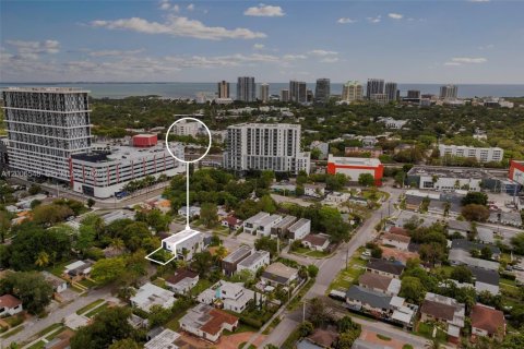 Touwnhouse à vendre à Miami, Floride: 3 chambres, 222.97 m2 № 2170734 - photo 25