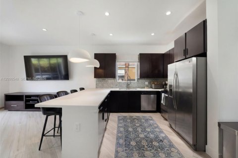 Touwnhouse à vendre à Miami, Floride: 3 chambres, 222.97 m2 № 2170734 - photo 8
