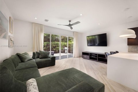 Touwnhouse à vendre à Miami, Floride: 3 chambres, 222.97 m2 № 2170734 - photo 12