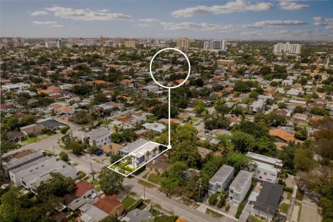 Touwnhouse à vendre à Miami, Floride: 3 chambres, 222.97 m2 № 2170734 - photo 23