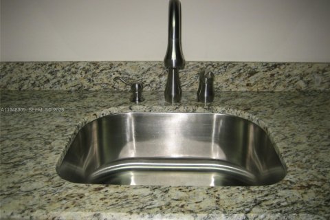 Снять в аренду кондоминиум в Майами, Флорида 1 спальня, 65.87м2, № 2004239 - фото 8