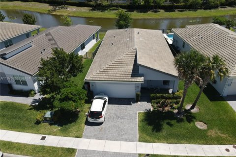Casa en venta en Deerfield Beach, Florida, 2 dormitorios, 147.71 m2 № 1984331 - foto 2
