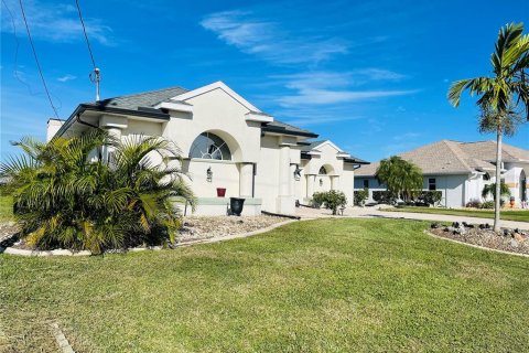 House in Rotonda, Florida 3 bedrooms, 198.72 sq.m. № 890935 - photo 3